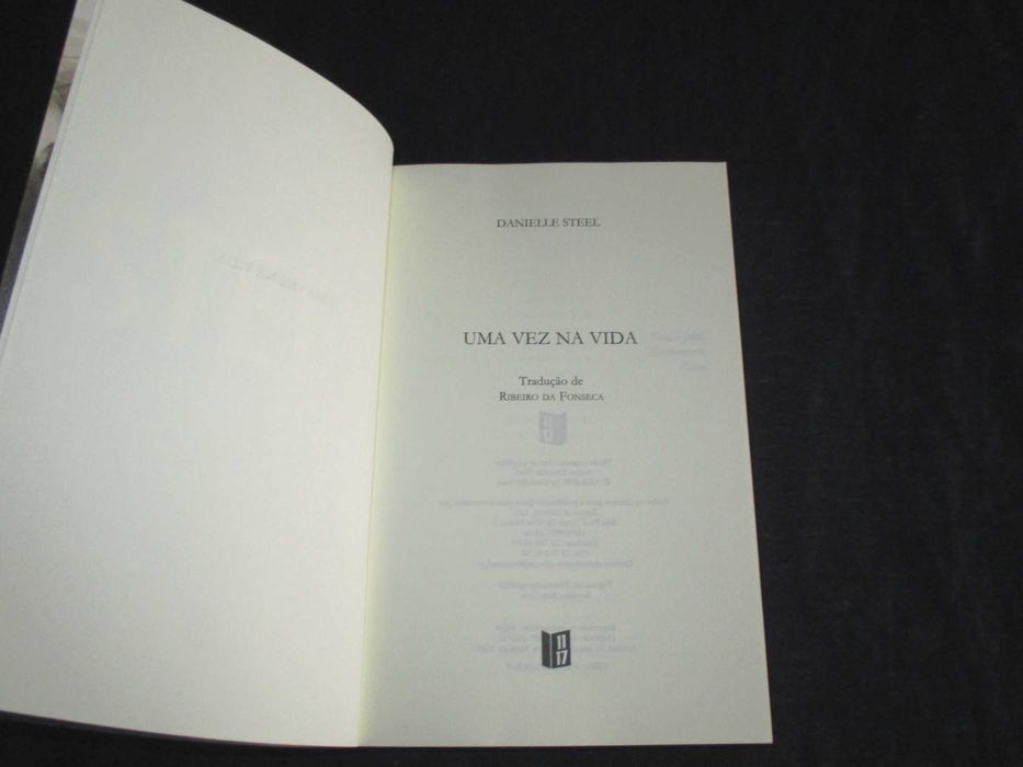 Livro Uma vez na vida Danielle Steel 11x17 Bolso Bertrand
