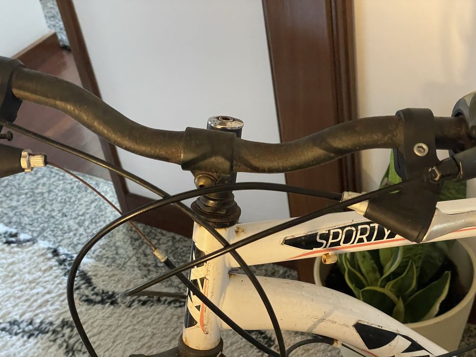 Vendo uma bicicleta usada em bom estado ! Precusa arrunar o freio!