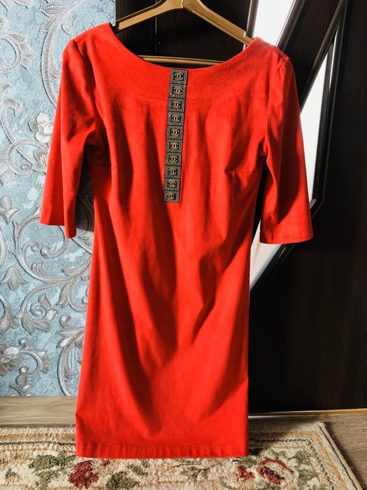 Продам платье красное