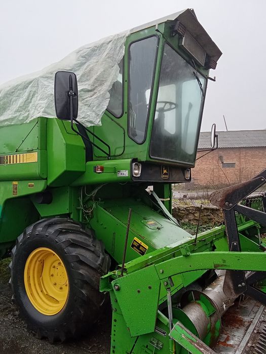 Комбайн зернозбиральний Джон Дір 1052