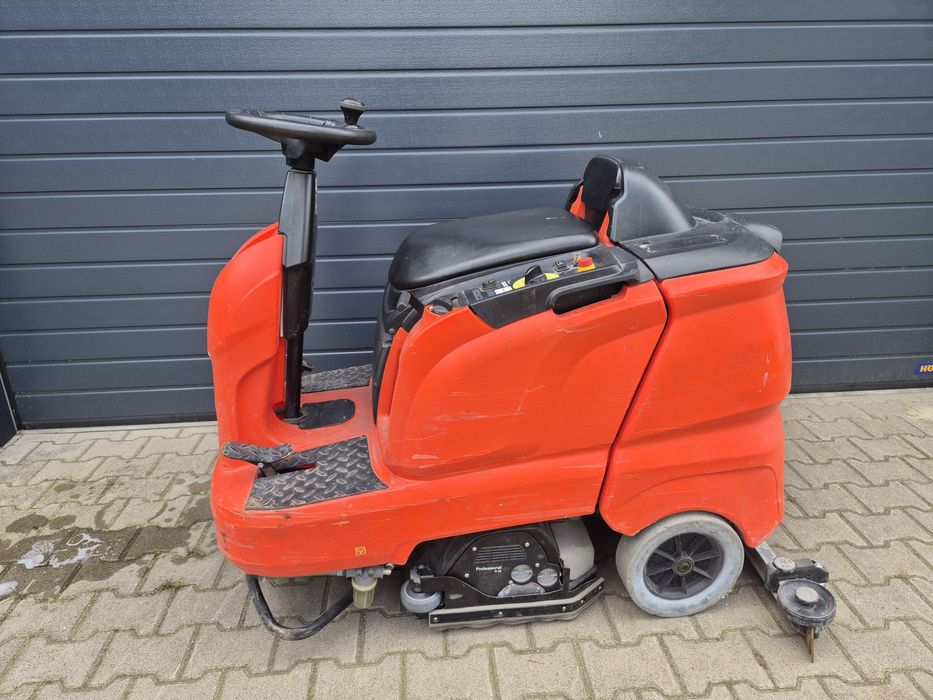 Szorowarka podłogowa Karcher B90R Faktura  ROK 2017. 864h