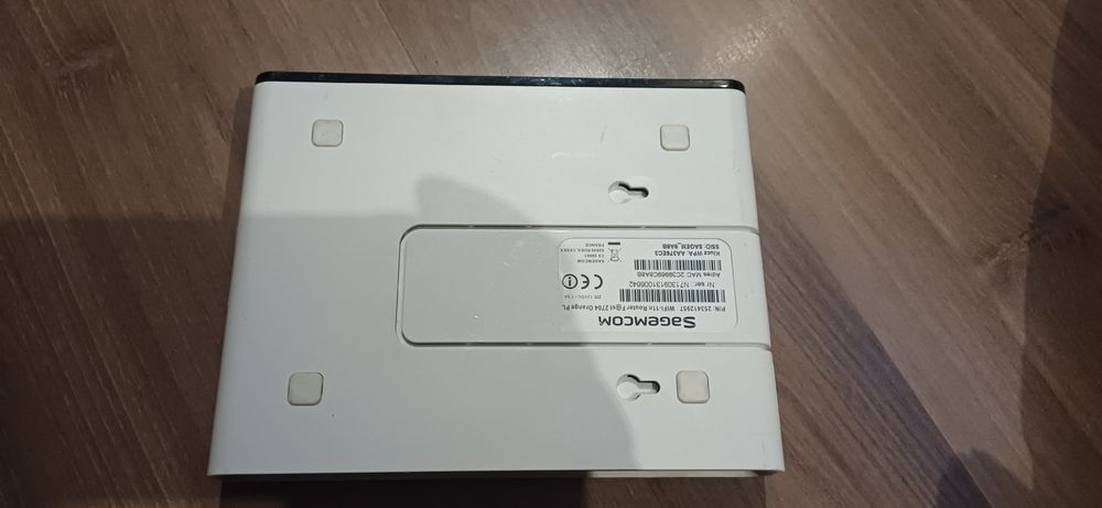 router/modem Sagemcom Fost 2704 od Orange.