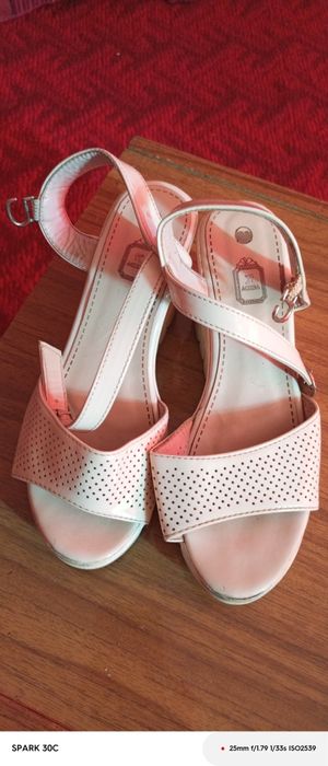 Босоножки кожзаменителя