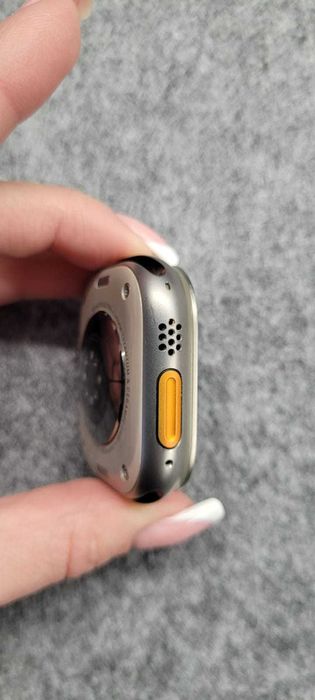 Продам Apple Watch Ultra з новим оригінальним ремінцем