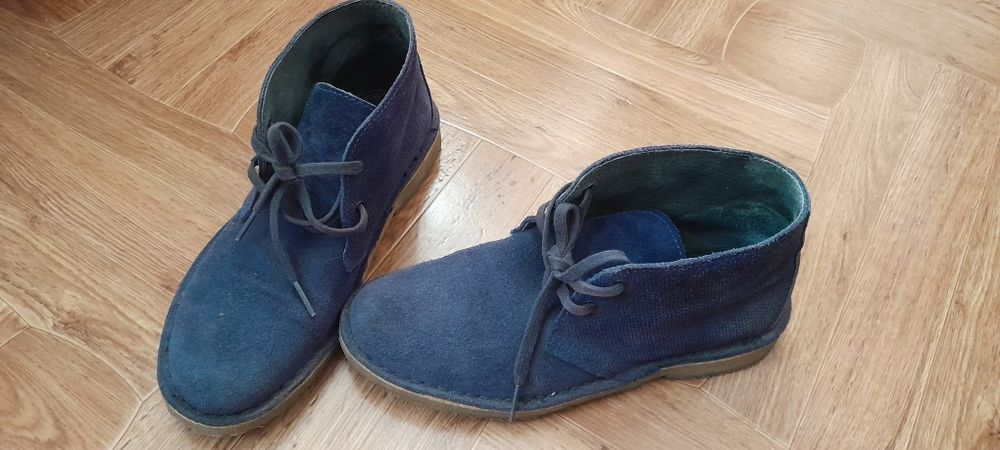 Продам замшеві дезерти 36 р