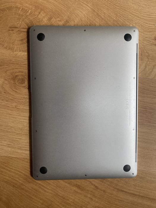 Sprzedam oryginalnego MacBooka Air (Apple M1, 2020), model A2337.