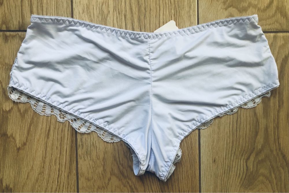 Białe koronkowe majtki Han L