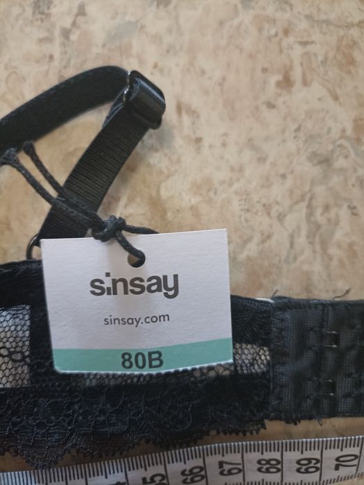 Бюстгальтери нові