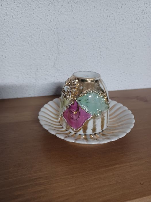 Chávena e Pires muito antigos