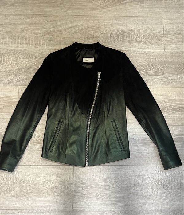 жіноча шкіряна куртка