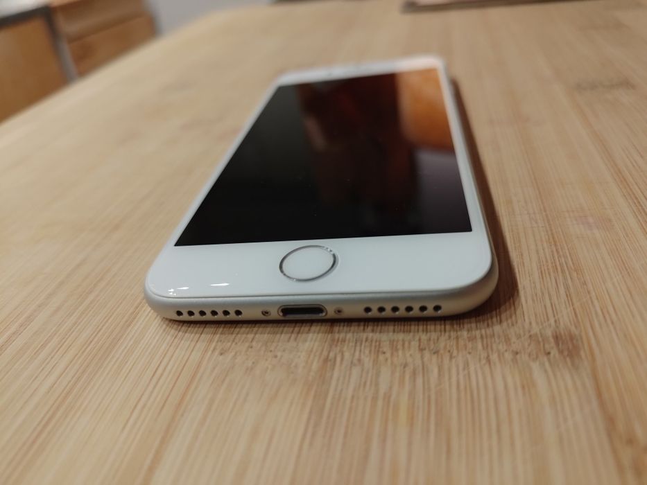 iPhone 8 64GB Branco/Prateado - Bom Estado