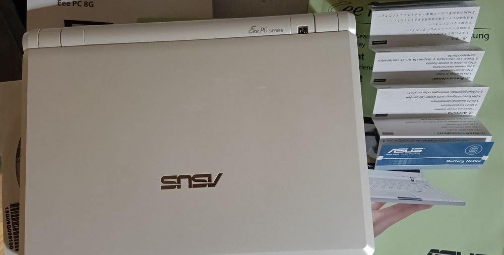 Laptop Asus Eee PC 701 4g, bdb stan pełen komplet 2gb ram