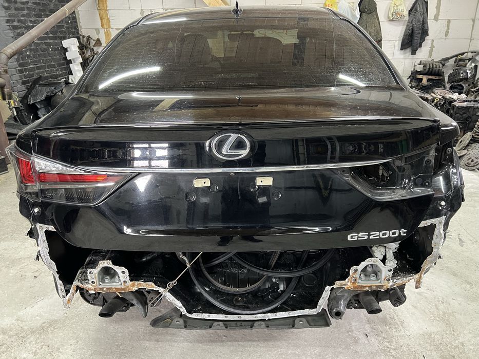 Крышка багажника на Lexus GS