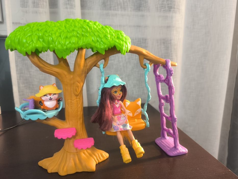 Mattel Enchantimals Placyk zabaw Lalka + lis Zestaw FRH44 Frh45