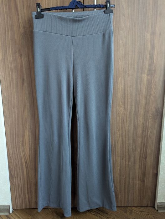 Штани рубчик сірі,  розширені знизу, М.