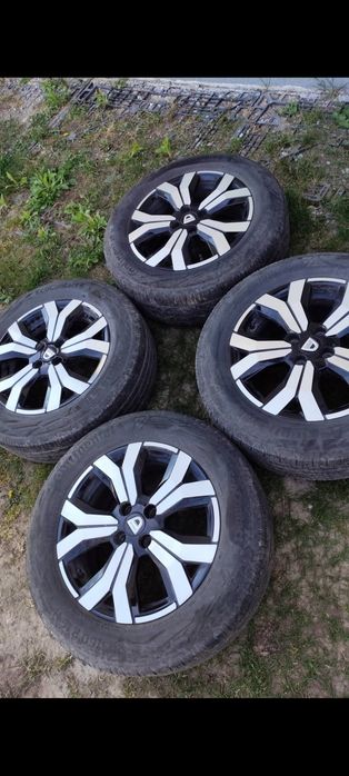Alufelgi z oponami 16 i  Mata do bagażnika Dacia Jogger