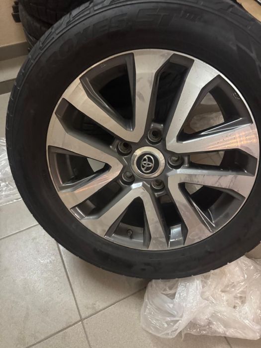 Комлект летней резины  TOYO, с оригинальными дисками LAND CRUISER 200