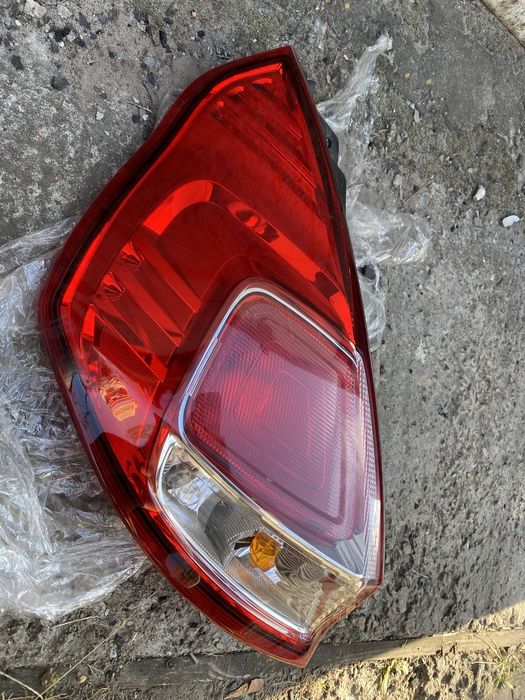 Продам фонарик левый форд фиеста мк7