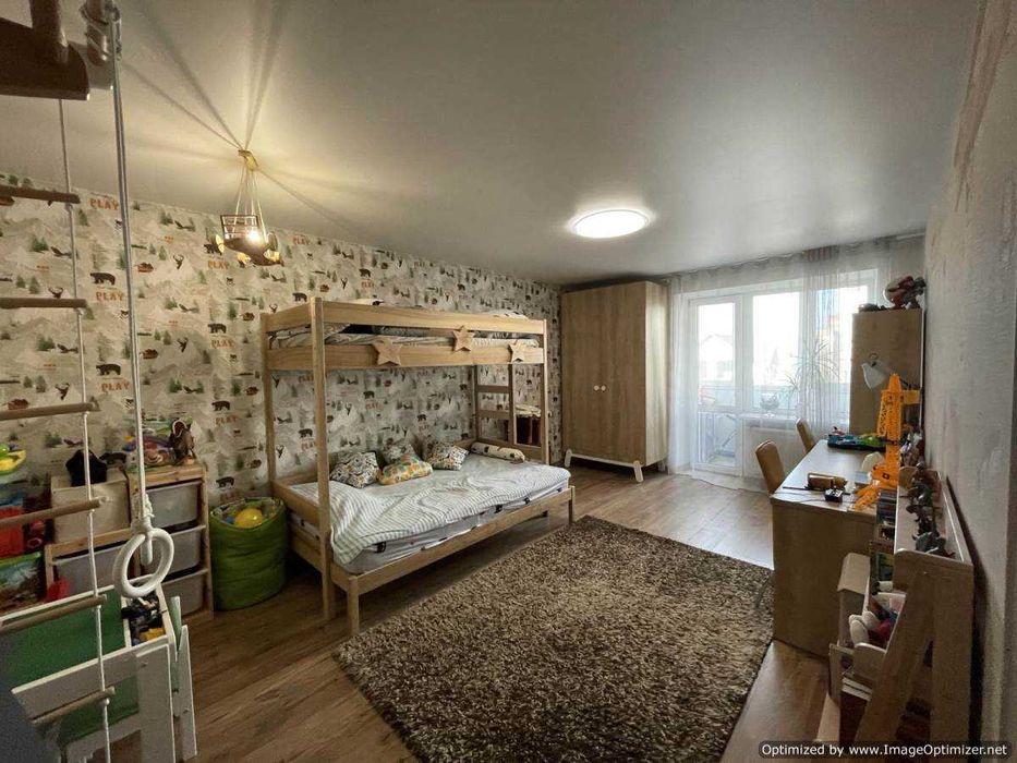 Продаю четырехкомнатную квартиру в Новострое на 12 Продольной д1