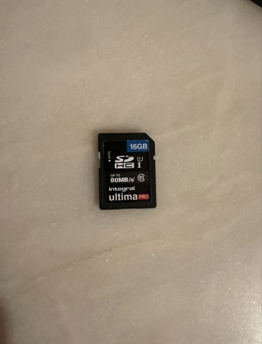 Canon EOS 2000D