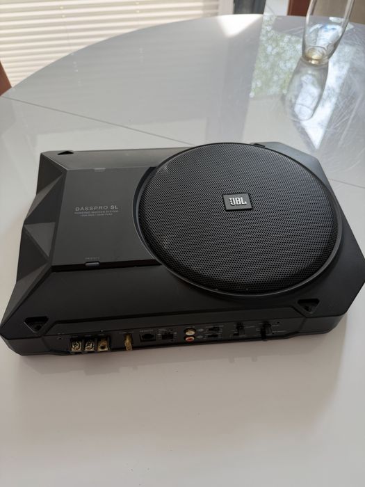 Subwoofer aktywny JBL