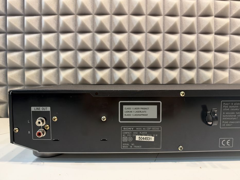 Sony CDP XE 200 .