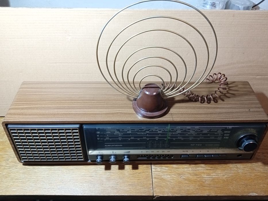 Radio GRUNDIG RF720 vintage