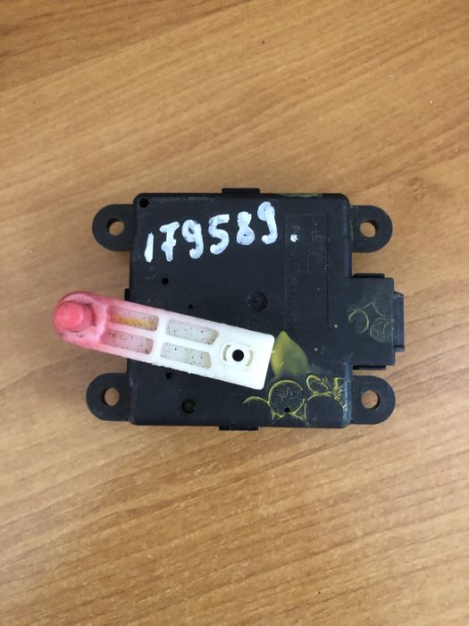 Распределитель заслонки печки, моторчик печки  Honda Civic 5d VIII