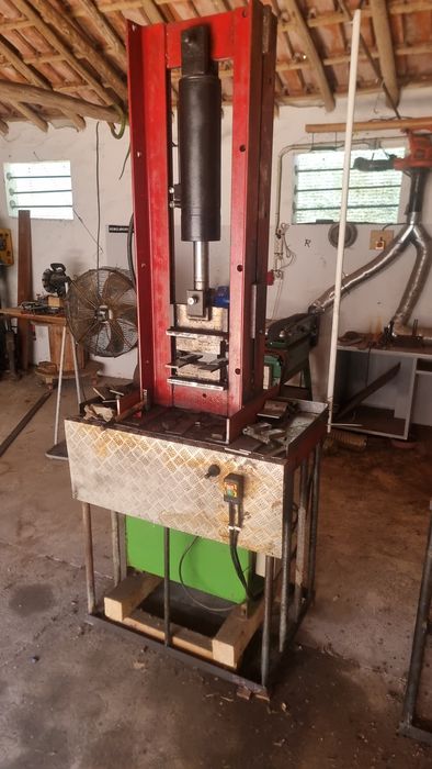 Prensa cutelaria 25 toneladas