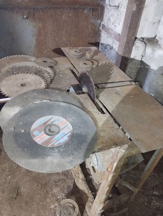 Продам циркуляру с фуганком.