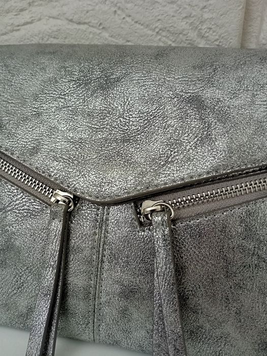 Продам серебристую  сумочку