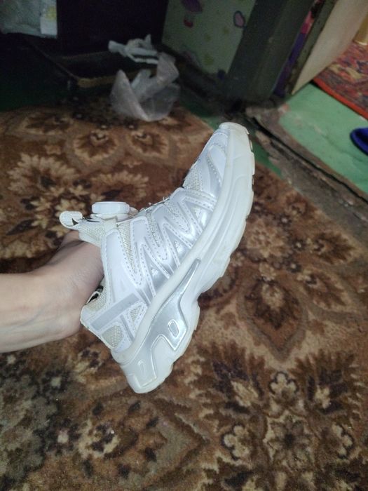 Кросовки  белые хорошие