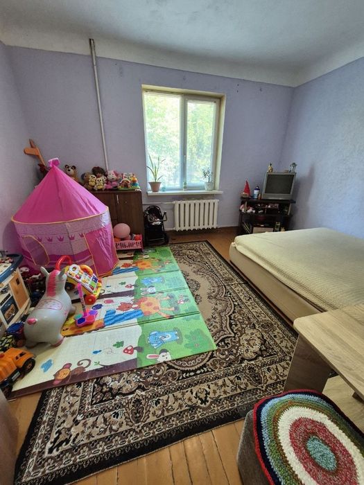 Продам 2-х сталинку с раздельными комнатами
