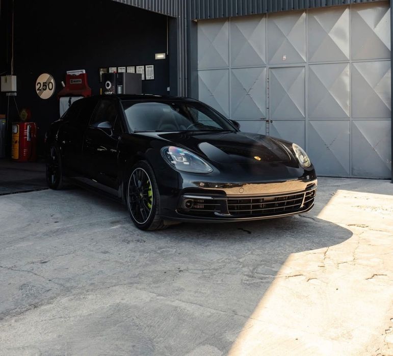 Porsche Panamera Sport Turismo 4 E-Hybrid