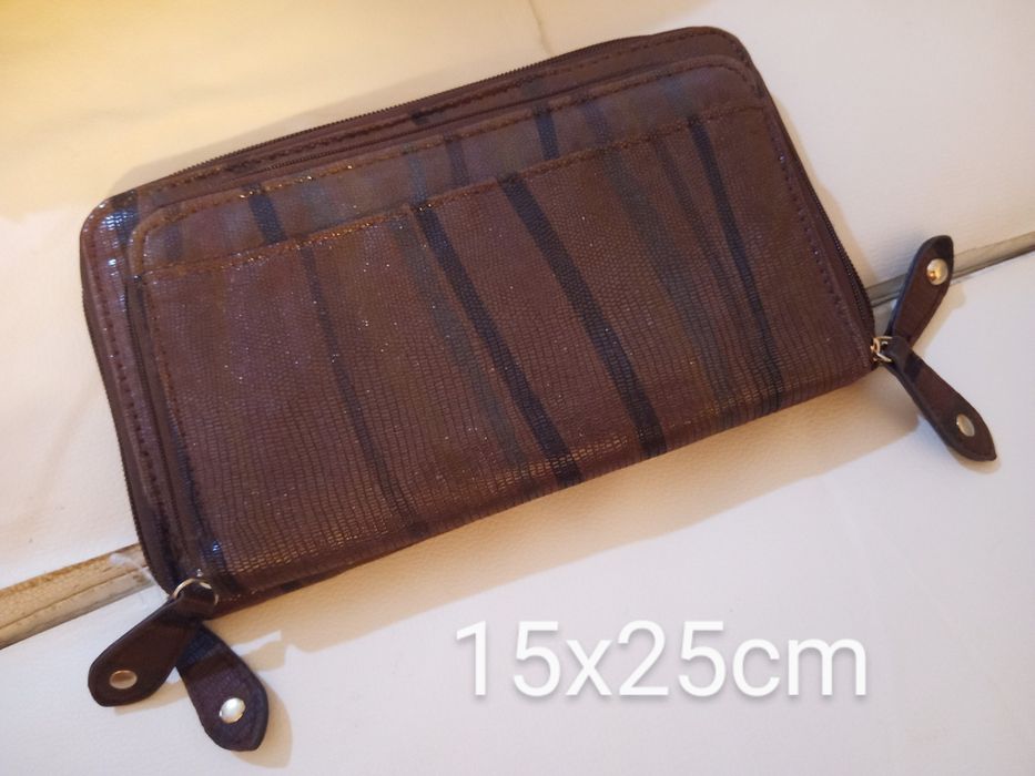 Carteira com grande arrumação cartões, dinheiro, documentos