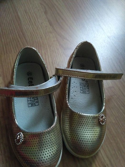 Туфлі мештики для дівчинки