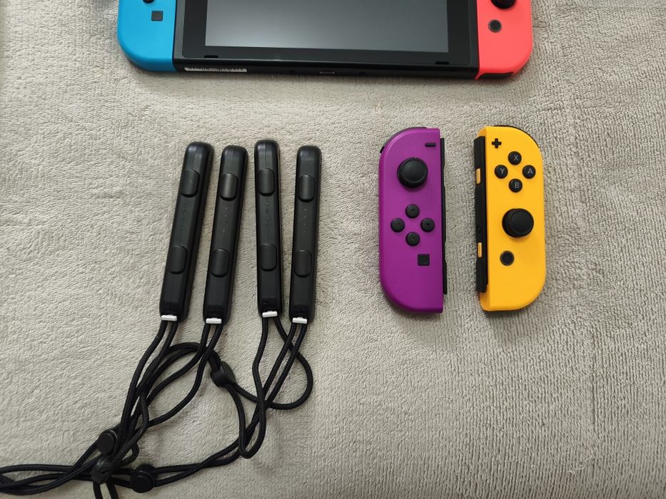 Vendo nintendo switch com 4 comandos