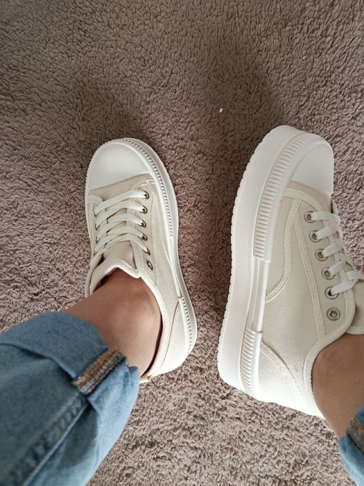 Sneakersy  w różnych rozmiarach
