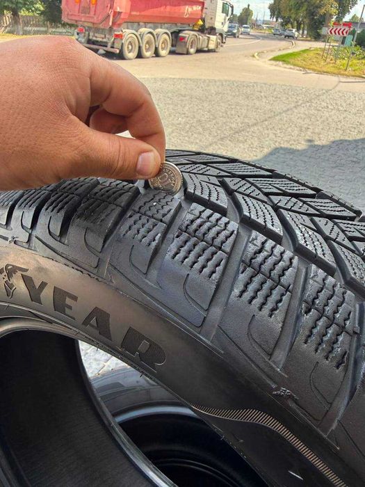 Продам автомобільну гуму GOODYEAR 235/60R18 107H.