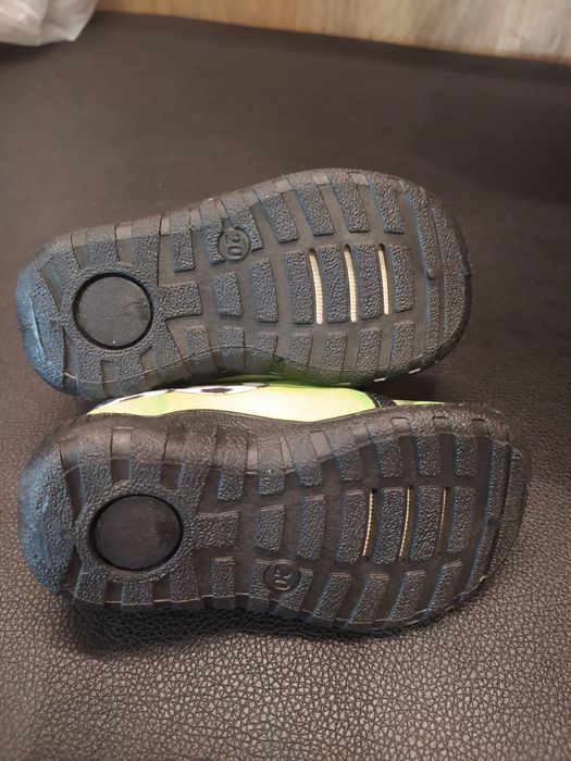 Nowe ciapy buciki 20 skórzana wkładka zielone piłki