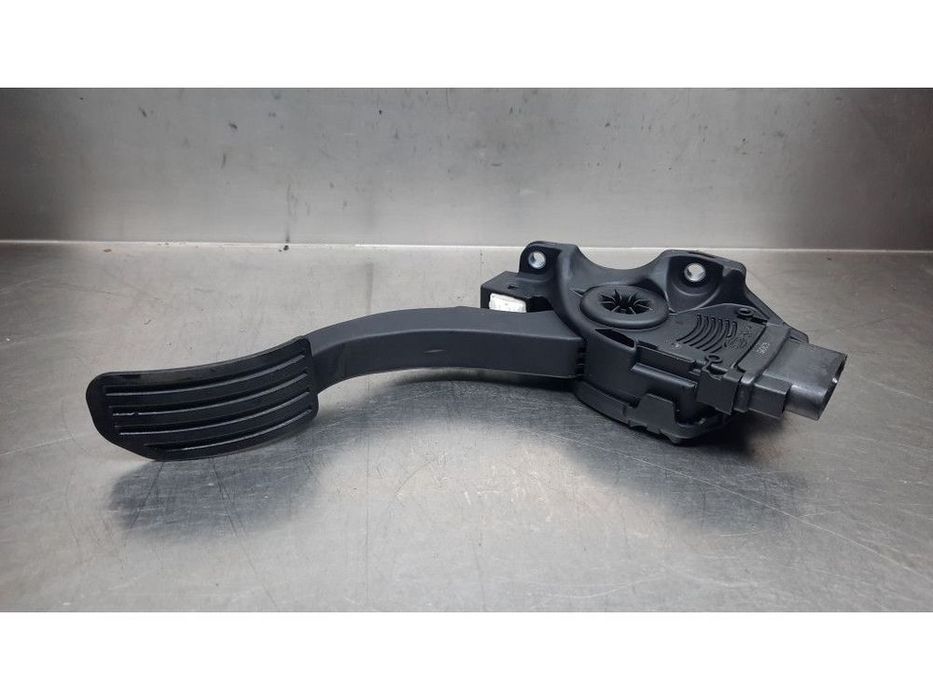 potencjometr gazu volvo xc60 31329058