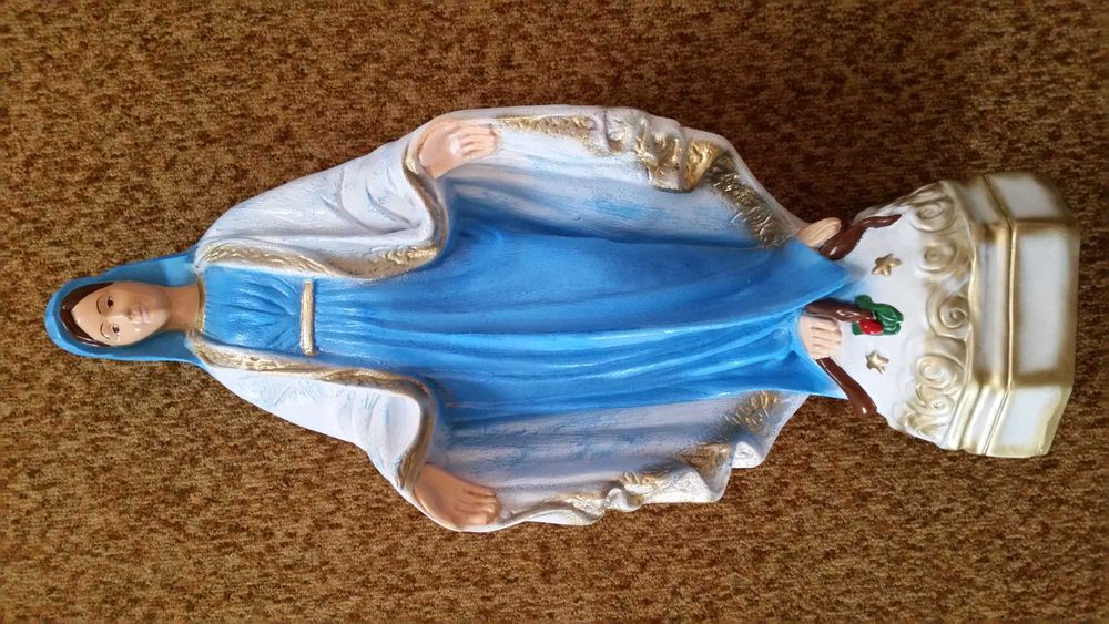 Статуетка Матері Божої