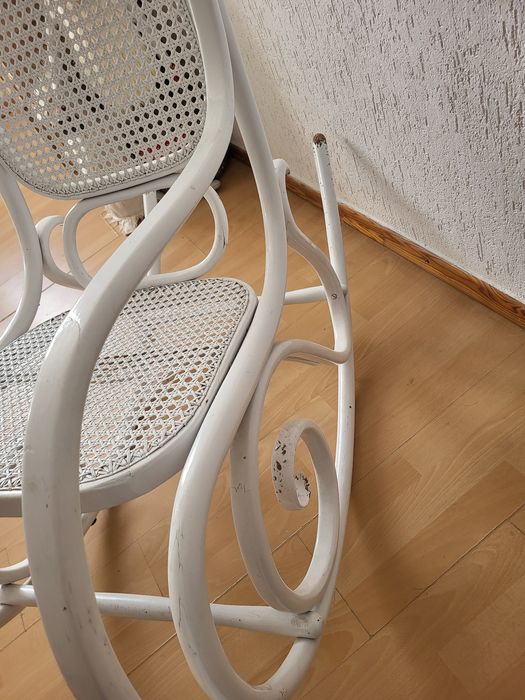 Duży biały fotel bujany bujak PRL połysk