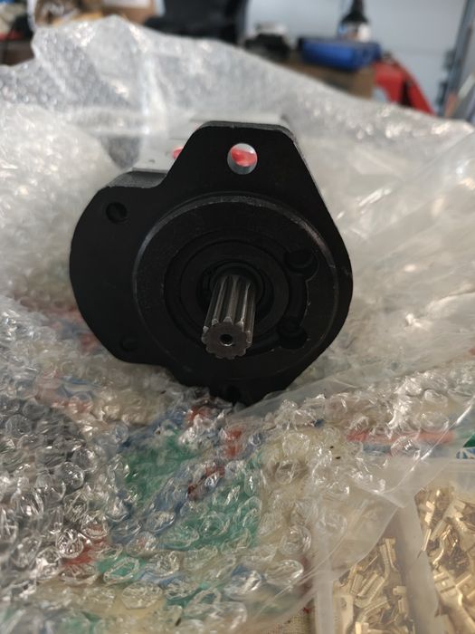 Pompa hydrauliczna Bobcat  325 328 331 334 numer pompy 6668699