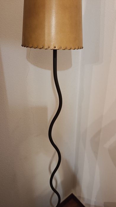 Candeeiro de pé intensidade de Luz Regulável