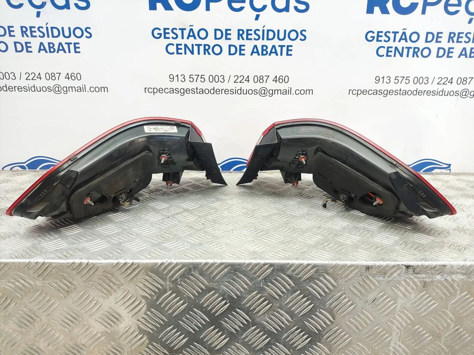 Farolins Tras Traseiros Esquerdo Direito Originais LED Mercedes Benz