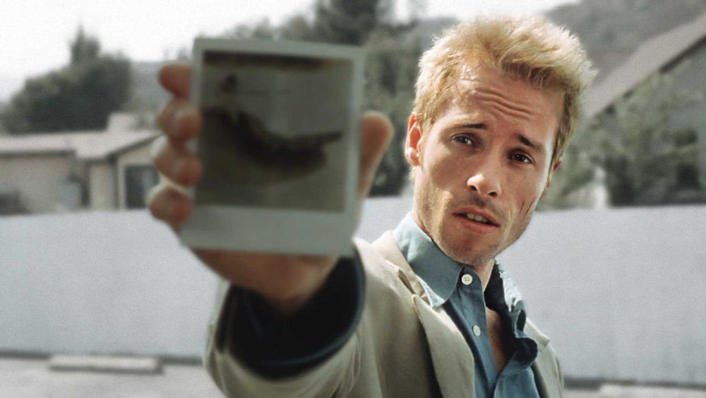 MEMENTO (Christopher Nolan) Guy Pearce/Carrie-Anne Moss/Joe Pantoliano64551827193217124