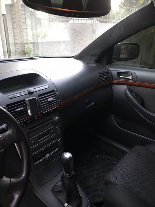 Продам Тойота Авенсис 2004 года.