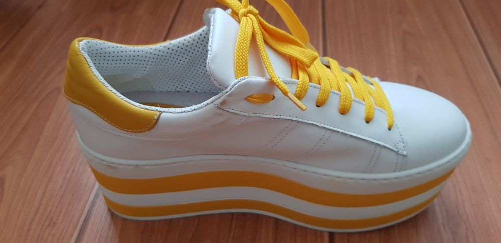 Хайтопи взуття жіночі кросівки