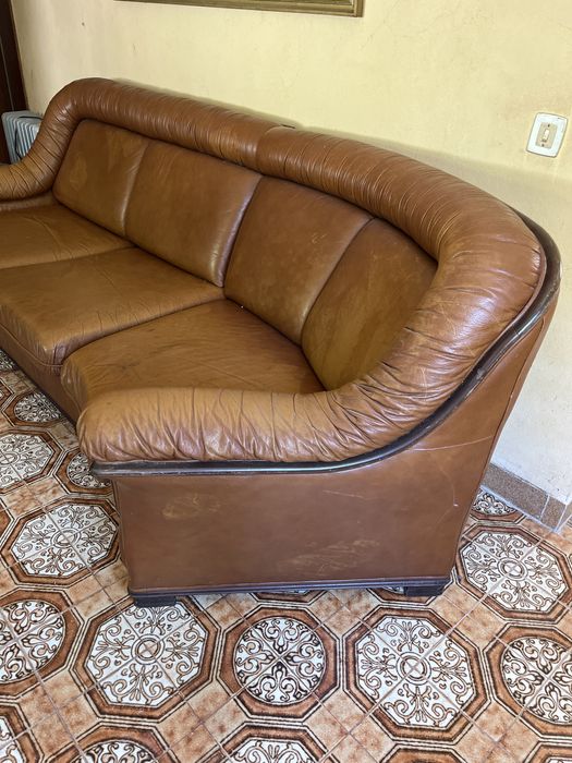 Sofá em pele (c/ cama de solteiro e canto)